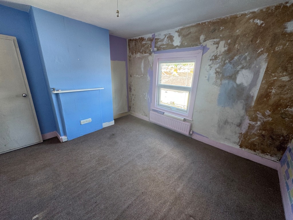 Lot: 202 - THREE-BEDROOM TERRACE HOUSE FOR IMPROVEMENT - Bedroom 1